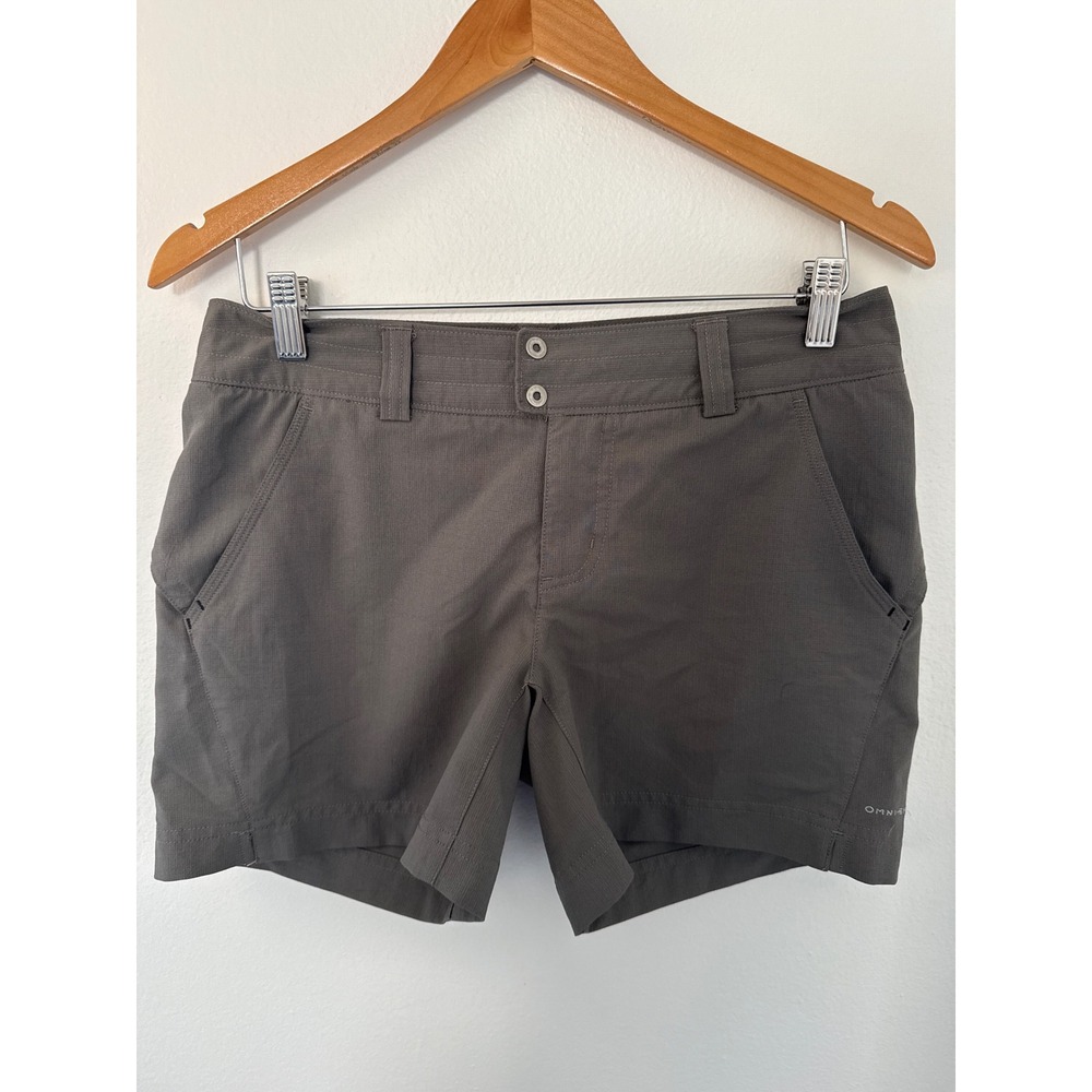 Columbia Titanium OmniShade Women's Shorts Gray Size 6 5" inseam Hiking Outdoor
